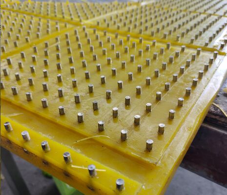 Κίτρινο περιστροφικό τραπέζι υλικό PU Αντιστροφικό στρώμα αντοχής στην φθορά Σχεδιασμός που πληροί τις απαιτήσεις του ISO 9001 Ιδανικό για χρήση βαρέων βαρών